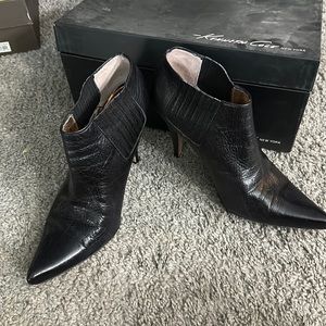 Kenneth Cole black heeled booties